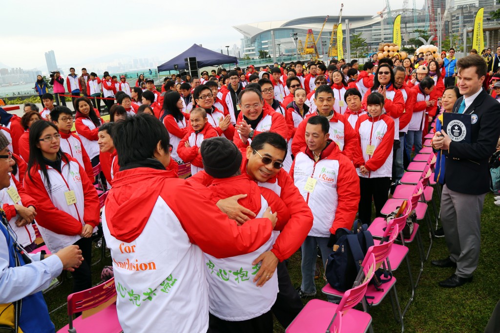 TWGHs invited 145 pairs of able and intellectually disabled persons to participate in the Guinness World Record Attempt – “HUG for Inclusion” Longest Hug Relay by simply “hugging” each other in order to further enhance awareness of social inclusion.