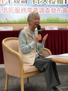 長者代表陳婆婆分享她在退休後如何規劃自己的晚年生活。