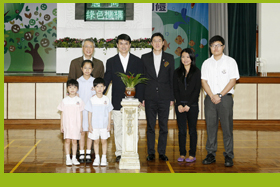 Mr. Edward YAU, JP (back row, left 2), Secretary for the Environment, Prof. David LUNG, SBS, JP (back row, left 1), Chairman of the Environment and Conservation Fund Committee, Mr. Patrick MA (back row, centre), Chairman of TWGHs, and green student ambassadors taking a group photo after the ceremony.