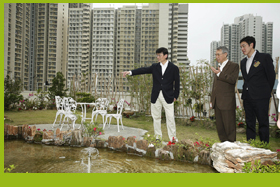 Guests visiting the green roof of TWGHs Mrs. Wu York Yu Memorial College.