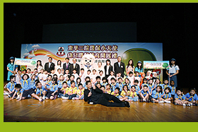 东华三院属校幼稚园及幼儿园生於活动上宣读「绿色生活 由我开始」誓章，承诺实践环保生活的决心。