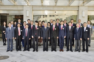 國家民政部李立國部長（前排左五）與東華三院董事局訪京團成員合影。