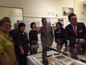Photo 3: Miss. Maisy HO (Left 2), the Chairman of Tung Wah Group of Hospitals (TWGHs), Ms. Subrina CHOW (Left 3), the Director of Hong Kong Economic and Trade Office, San Francisco, The Hon, Ed CHAU (Right 3), California State Assembly Member, Dr. Gay YUEN (Left 1), the Board President of Chinese American Museum and Dr. Lee Yuk Lun (Right 1), the 2nd Vice-Chairman of TWGHs play a visit to the Exhibition.    