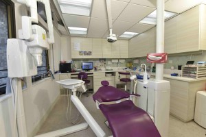 圖五為「東華三院何玉清社區牙科診所」內設的手術室及先進的牙科設備。