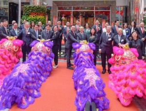 Photo 3: The Hon. LAU Kong Wah, JP, Secretary for Home Affairs joined with 2017/2018 Board Members and other guests to watch the lion dance. 