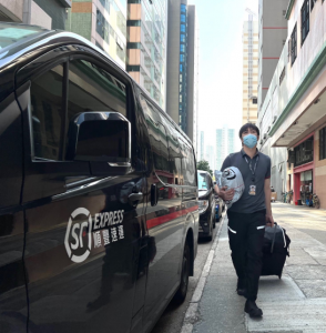 圖三及圖四：順豐速運（香港）有限公司向東華三院提供物流支持，免費派送抗疫物資到社區。