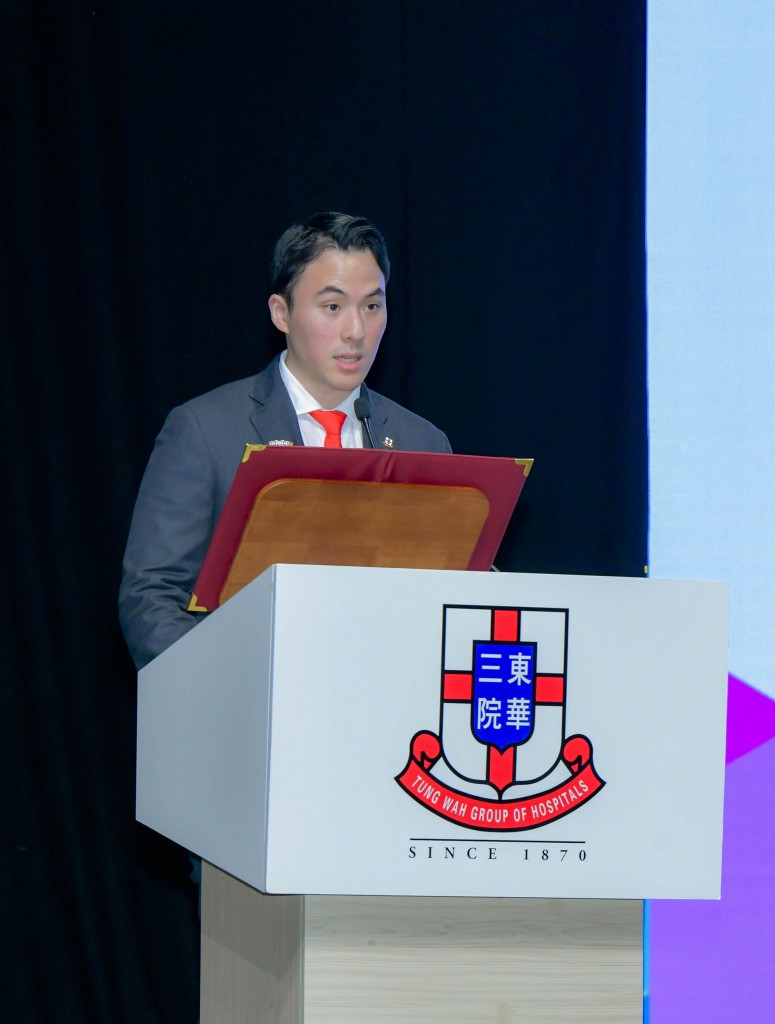 圖一為東華三院主席暨名譽校監何猷啟先生於畢業禮上致辭。
