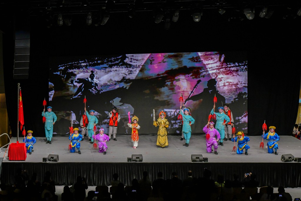 圖五及圖六為畢業生才藝表演。