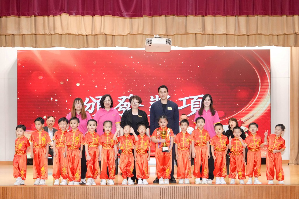 圖四為東華三院李黃慶祥紀念幼稚園獲頒聯校武術比賽冠軍。