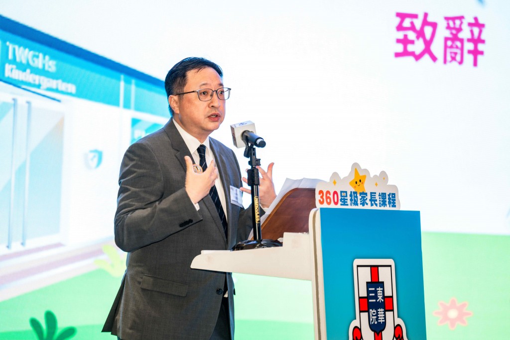 圖二為家庭與學校合作事宜委員會主席方奕展先生肯定東華三院為幼兒教育作出的努力，並勉勵各位家長在育兒路上繼續保持熱誠，持續學習。