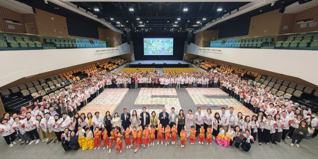 圖五為一眾嘉賓與超過350名參加者大合照。