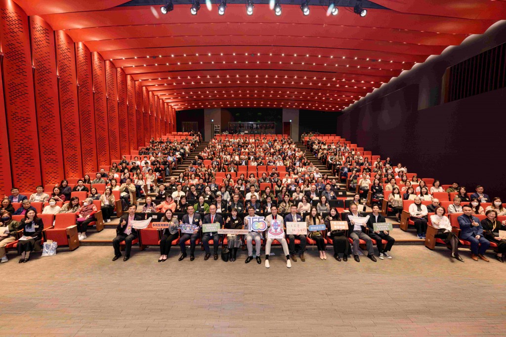 圖三為一眾嘉賓與接近400名參加者大合照。