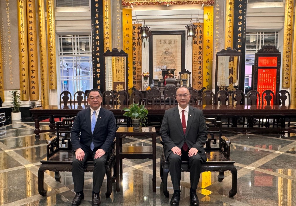 圖一: 東華三院主席曾慶業先生(圖右)及東華三院行政總監蘇祐安先生(圖左)回應 2026 年《施政報告》