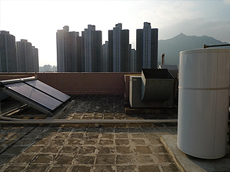 東華三院戴東培護理安老院的太陽能熱水系統，所加熱的水直接用於廚房