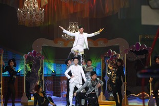 王賢誌總理及莊思敏小姐表演「舞動傳情雙星會」。