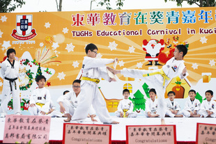 左圖及右圖為學生在嘉年華會上表演。