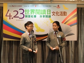 東華三院羅裕積小學5A班陳善婷、余詠詩同學以英語說出”Stephanie’s Ponytail”故事。