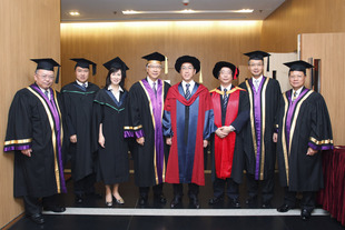 中大東華社區書院校董會主席梁定宇（右四）、香港中文大學副校長鄭振耀教授（右五）及中大東華社區書院署理校長黃景波博士（右三）與嘉賓合照。