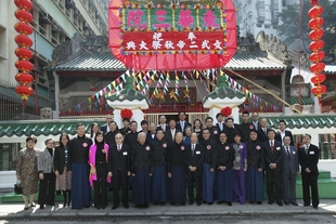 Board Members of Tung Wah Group of Hospitals and guests gathered for a group photo in front of Man Mo Temple.