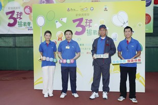 (左起) 應屆香港小姐冠軍陳庭欣、籌委會主席東華三院譚國翹總理、紀利華木球會會長譚耀波和東華三院梁定宇主席為「歡樂滿東華3球挑戰賽」主持開展儀式。