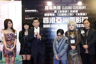 東華三院梁定宇主席（左三）闡述東華三院籌拍《東風破》的背景、理念及對電影的期望。