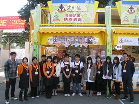 東華三院「大角咀麥太甜品店」及「創意方塊」設立的攤位。