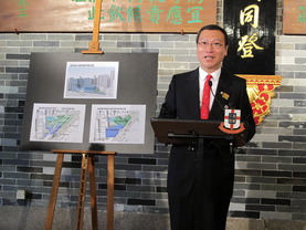Mr. CHANG Juo Hwa, Charles (left photo), Chairman of Tung Wah Group of Hospitals and Hospital Governing Committee of Kwong Wah Hospital, and Dr. Nelson WAT(right photo), Hospital Chief Executive, Kwong Wah Hospital, expressing their gratitude to the new Budget Speech which approves the redevelopment of Kwong Wah Hospital. 