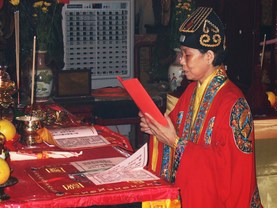 東華三院文武廟善德宮主辦的「中元吉祥思親法會」邀得本港著名道館蓬瀛仙館主持法會科儀。