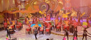李鋈麟總理聯同薛家燕小姐及東華三院賽馬會鼓舞飛鷹隊演出「善心鼓躍龍門陣」。