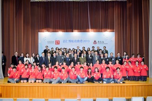 嘉賓與青少年代表合照。