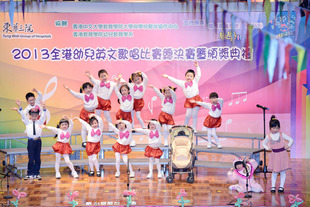 各參賽學校學生們悉心打扮，載歌載舞，傾力演出。