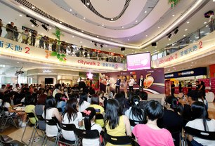 愛心滿東華免費醫療服務捐助計劃活動於八月四日假荃灣荃新天地二期舉行，吸引了大批市民到場支持。