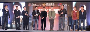 《救火英雄》的導演及主要演員於慈善首映夜與大家分享拍攝過程中的驚險場面，齊齊為慈善出一分力。