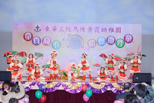 學生於校慶典禮上載歌載舞，慶祝三十周年校慶。