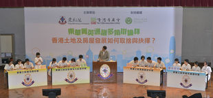 今次活動以辯論形式進行,同學分成四隊,代表市民、商界、環保團體及官員,戰況激烈。