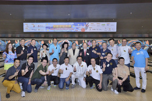 東華三院董事局成員與嘉賓出席「金銀業貿易場‧香港保齡球總會‧東華三院保齡球慈善賽」。