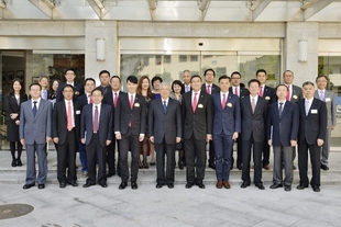 國家民政部李立國部長(前排左五)與東華三院董事局訪京團成員合影。