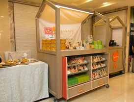 是次專賣店由本土環保設計品牌KaCaMa Design Lab設計,曲奇專櫃均可以「循環再用」。