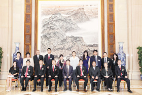 中央統戰部黃躍金副部長（前排左五）與董事局訪京團成員合照。