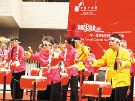 鼓躍飛鷹隊於活力鼓令二十四式2010比賽中表演曲目「壯志豪情」。