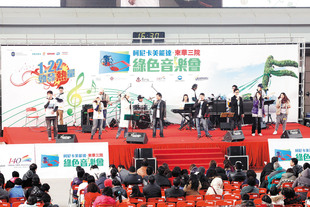 由廣華醫院醫護人員組成的BandOne樂隊傾力演出多首經典名曲。