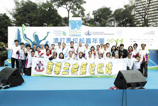 梁定宇主席與執行總監率領隊員領取「最鼎力支持大獎」，為隊員的鬥志打下強心針！