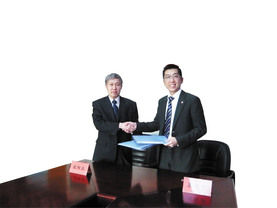 梁定宇主席(右)與山東中醫藥大學歐陽兵校長續簽合作協議。