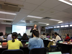 新加坡閱讀障礙協會培訓總監Mr. Kevin William SMITH向本院教師分享協助讀寫障礙學生學習英語的方法。