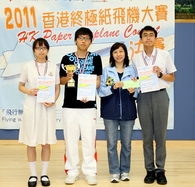 東華三院伍若瑜夫人紀念中學勇奪「2011香港終極紙飛機大賽」高中組冠軍。