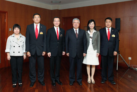 張佐華主席(左三)及董事局四位副主席與國家民政部李立國部長(右三)合照。