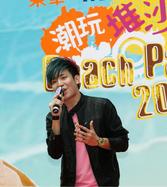 活動大使糖兄妹及狄易達精彩的歌舞表演，將現場氣氛推至高峰。