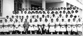 1962年與東華東院的護士學生合照