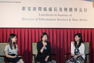 東華三院健康理財家庭輔導中心資深社工黎少嫺女士(中)及廣華醫院中央護理部高級護理經理盧淑芬姑娘(右)，分享她們遇到的感人經歷。