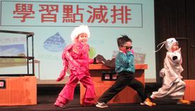 在「第七屆濕地劇場說故事比賽」中，東華三院高德根紀念幼稚園同學使出渾身解數演繹如何減排的妙法，並於是次比賽中榮獲冠軍。